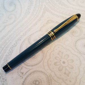 Aurora Italy Green Black Fountain Pen Gold Trim Nib
